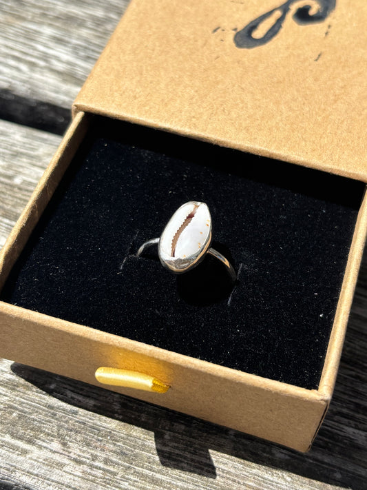 06- Cowrie Ring