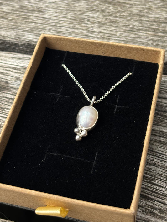 05- Three Ball Pearl Necklace