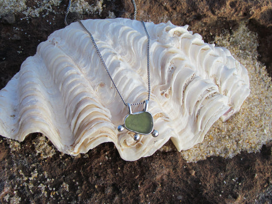Tidal green pendant